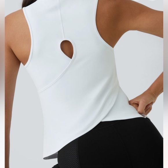 NWT Halara Cut Out Crossover Hem Solid Yoga Tank Top - Picture 4 of 4
